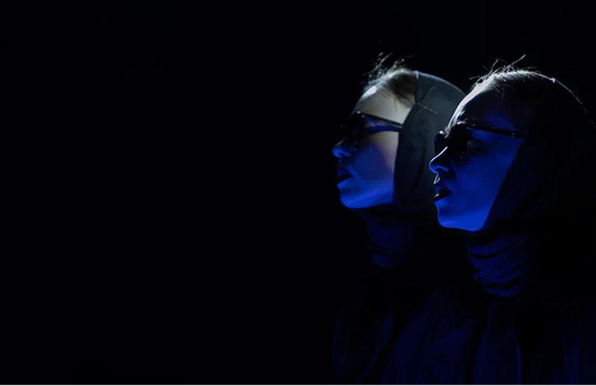 Девушки в любви