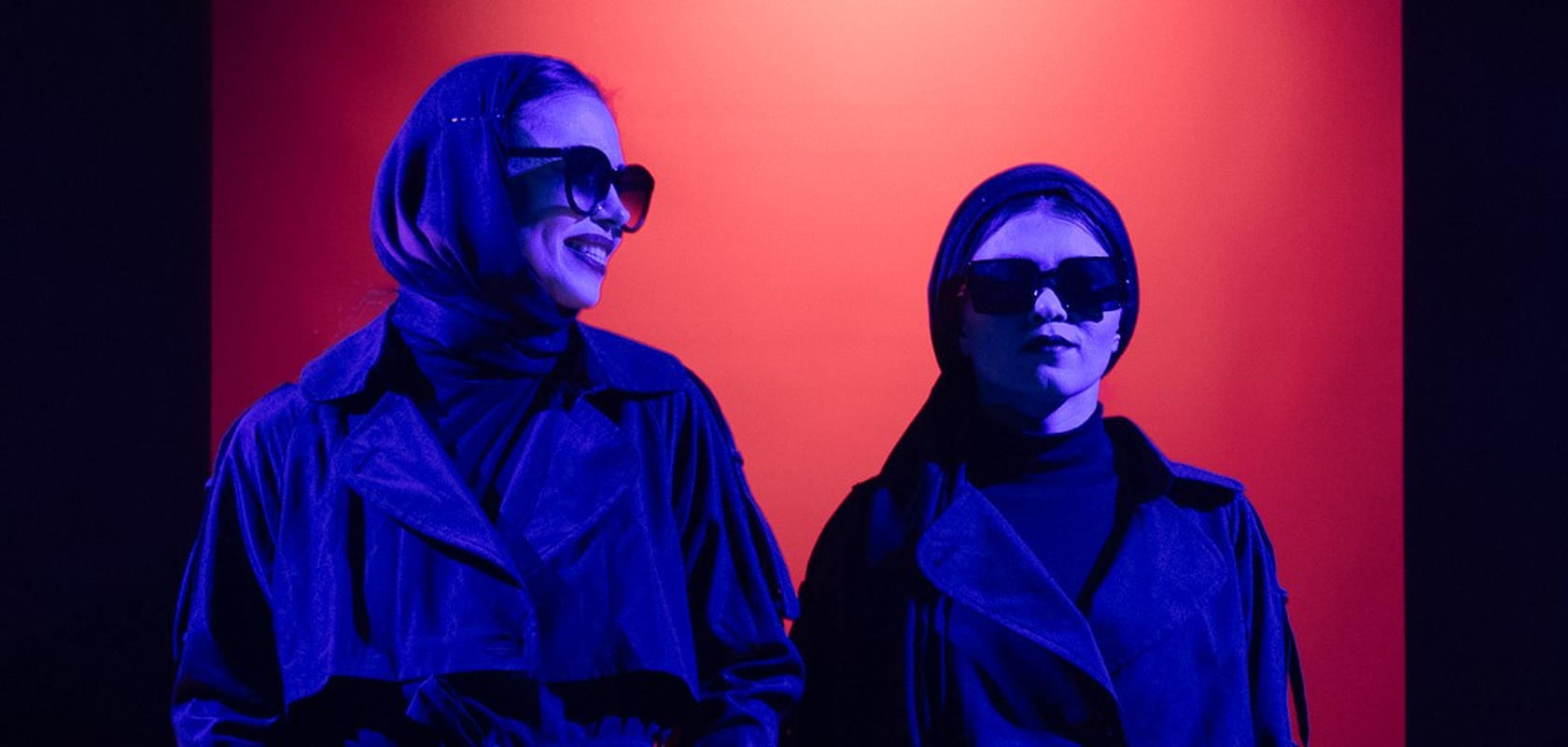 Девушки в любви